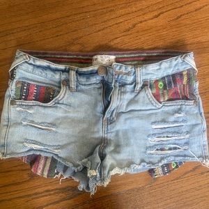 FREE PEOPLE distressed Shorts (W 26)